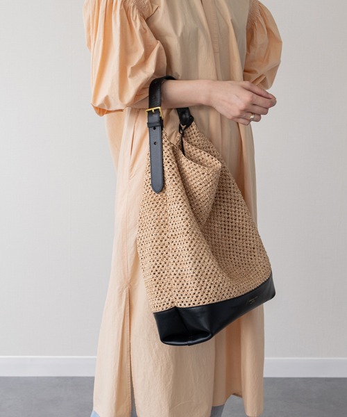 CHRISTIAN VILLA（クリスチャンヴィラ）の「【CHRISTIAN VILLA】レザーハンドルメッシュトートバッグ(Q66318)（トートバッグ・レディース・ブラック系その他/ホワイト系その他・ALL）」の4枚目の写真