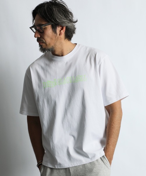 The DUFFER of ST.GEORGE(ザダファーオブセントジョージ)の「〔BLACK LABEL〕90s LOGO PRINT TEE:CVC天竺 速乾 90sロゴ プリントTEE(Tシャツ/カットソー・メンズ・ブルー/ブラック/ライトグレー/ホワイト・SMALL/MEDIUM/LARGE/X-LARGE)」の5枚目の写真