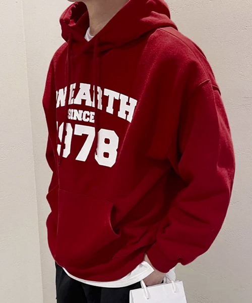 NOWLE(ノウル)の「【NOWLE】ON EARTH 1978 アーチロゴ スウェット フーディー(パーカー・メンズ・レッド・MEDIUM/SMALL/X-LARGE/LARGE)」の1枚目の写真