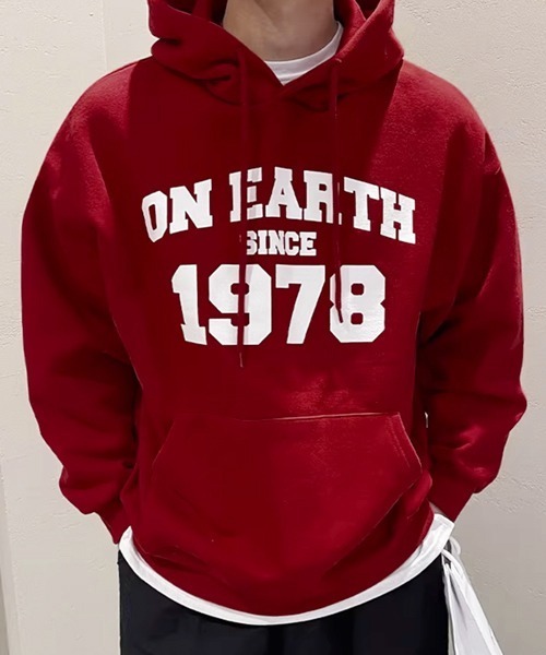 NOWLE(ノウル)の「【NOWLE】ON EARTH 1978 アーチロゴ スウェット フーディー(パーカー・メンズ・レッド・MEDIUM/SMALL/X-LARGE/LARGE)」の6枚目の写真