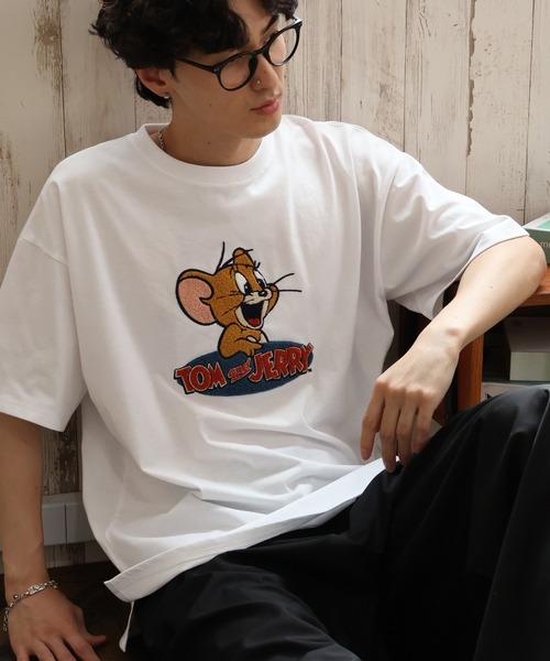 Tom＆Jerry（トムアンドジェリー）の「【Tom & Jerry/トム & ジェリー】別注 アソート アートワークデザイン サガラ刺繍 半袖Tシャツ（Tシャツ/カットソー・メンズ・ホワイト系3/ブラック系2/ベージュ系1/ブラック系1/ホワイト系4/ホワイト系2/ホワイト系1/ベージュ系2/ブラック系4/ネイビー系2/ネイビー系1/ブラック系3・M/LL/L）」の14枚目の写真