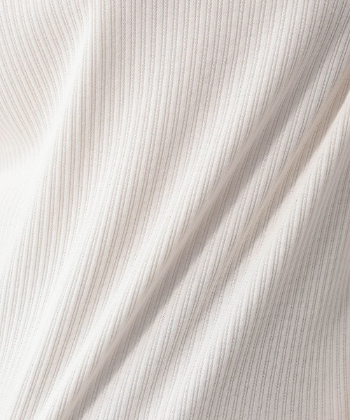 GLOBAL WORK(グローバルワーク)の「Beauteeアイレットリブ/632498(Tシャツ/カットソー・レディース・オフホワイト/ブラック/ダークブラウン・MEDIUM/LARGE)」の4枚目の写真