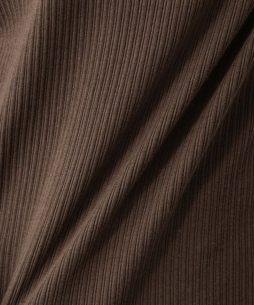 GLOBAL WORK(グローバルワーク)の「Beauteeアイレットリブ/632498(Tシャツ/カットソー・レディース・オフホワイト/ブラック/ダークブラウン・MEDIUM/LARGE)」の6枚目の写真