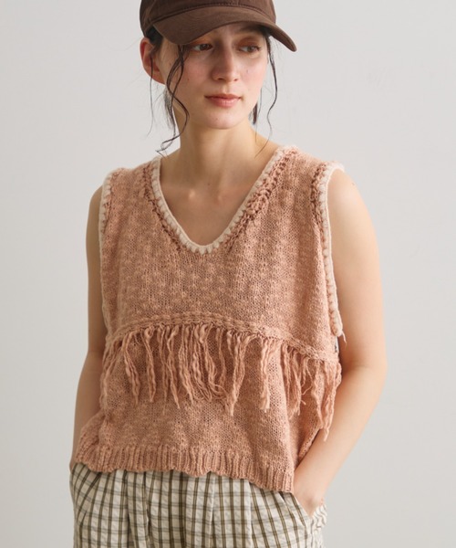 Crisp（クリスプ）の「フリンジスラブニットベスト（ベスト・レディース・コーラル/アイボリー・FREE）」の2枚目の写真
