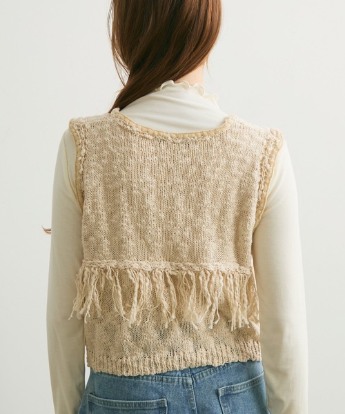 Crisp（クリスプ）の「フリンジスラブニットベスト（ベスト・レディース・コーラル/アイボリー・FREE）」の17枚目の写真
