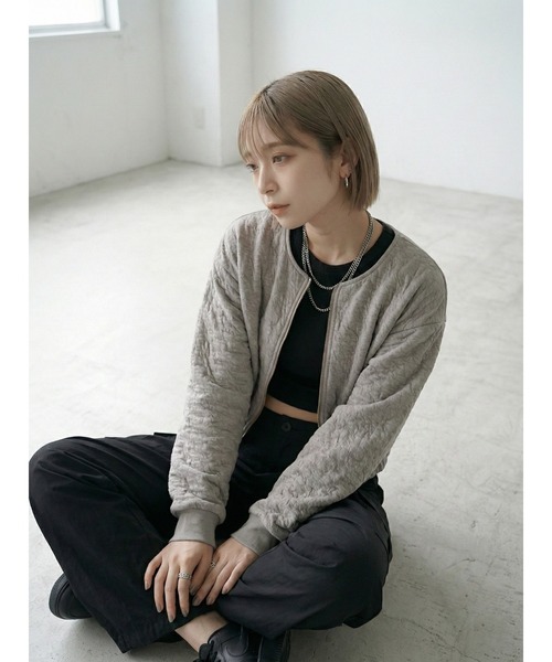 Belta attrice(ベルタアトリーチェ)の「ふくれジャガード クロップドZIPカーディガン ショート丈 ドロスト ぽこぽこ素材 春カーディガン/ 秋冬(カーディガン/ボレロ・レディース・グリーン/グレー/ブラック/アイボリー・FREE)」の8枚目の写真