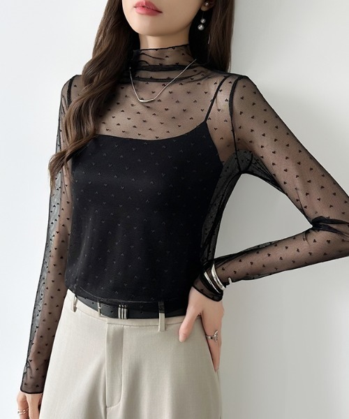COCOMOMO(ココモモ)の「一枚でも重ねても甘すぎない ハート柄シアートップス ハイネック ハートドット シアートップス 長袖 ハート レイヤード インナー シアー トップス レイヤードトップス 冷房対策 日焼け対策 UV対策 春服 夏服 秋服 冬服(Tシャツ/カットソー・レディース・アイボリー/ブラック・FREE)」の13枚目の写真