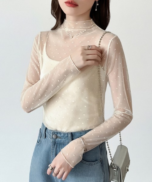 COCOMOMO(ココモモ)の「一枚でも重ねても甘すぎない ハート柄シアートップス ハイネック ハートドット シアートップス 長袖 ハート レイヤード インナー シアー トップス レイヤードトップス 冷房対策 日焼け対策 UV対策 春服 夏服 秋服 冬服(Tシャツ/カットソー・レディース・アイボリー/ブラック・FREE)」の7枚目の写真