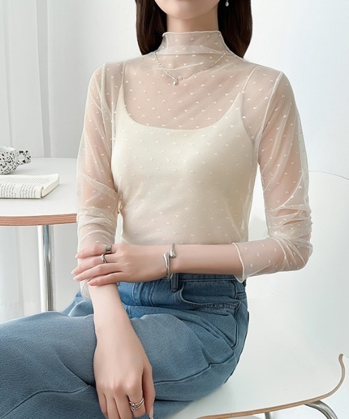 COCOMOMO(ココモモ)の「一枚でも重ねても甘すぎない ハート柄シアートップス ハイネック ハートドット シアートップス 長袖 ハート レイヤード インナー シアー トップス レイヤードトップス 冷房対策 日焼け対策 UV対策 春服 夏服 秋服 冬服(Tシャツ/カットソー・レディース・アイボリー/ブラック・FREE)」の19枚目の写真