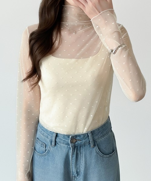 COCOMOMO(ココモモ)の「一枚でも重ねても甘すぎない ハート柄シアートップス ハイネック ハートドット シアートップス 長袖 ハート レイヤード インナー シアー トップス レイヤードトップス 冷房対策 日焼け対策 UV対策 春服 夏服 秋服 冬服(Tシャツ/カットソー・レディース・アイボリー/ブラック・FREE)」の17枚目の写真