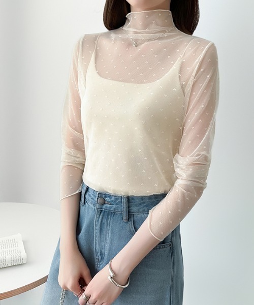 COCOMOMO(ココモモ)の「一枚でも重ねても甘すぎない ハート柄シアートップス ハイネック ハートドット シアートップス 長袖 ハート レイヤード インナー シアー トップス レイヤードトップス 冷房対策 日焼け対策 UV対策 春服 夏服 秋服 冬服(Tシャツ/カットソー・レディース・アイボリー/ブラック・FREE)」の20枚目の写真