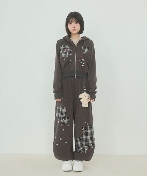 rumnel:（ルムネル）の「【セットアップ可能】パッチワークデザインボタンスウェットパンツ / Patchwork Design Button Sweatpants（スウェットパンツ・レディース・アイボリー/チャコールグレー/ピンク・FREE）」の7枚目の写真