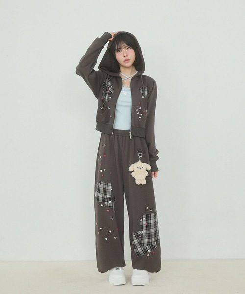 rumnel:（ルムネル）の「【セットアップ可能】パッチワークデザインボタンスウェットパンツ / Patchwork Design Button Sweatpants（スウェットパンツ・レディース・アイボリー/チャコールグレー/ピンク・FREE）」の8枚目の写真