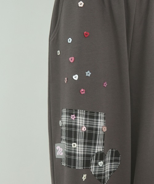 rumnel:（ルムネル）の「【セットアップ可能】パッチワークデザインボタンスウェットパンツ / Patchwork Design Button Sweatpants（スウェットパンツ・レディース・アイボリー/チャコールグレー/ピンク・FREE）」の10枚目の写真