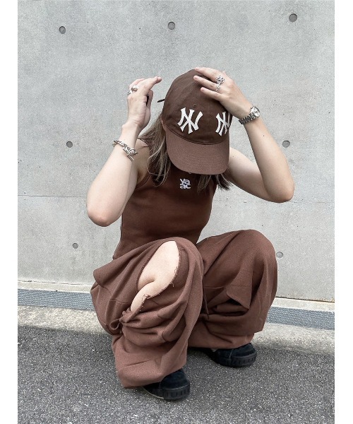 YACA(ヤーカ)の「Cutoff Logo Sweat PT/カットオフロゴスウェットパンツ【unisex item】(スウェットパンツ・レディース・モカ・FREE)」の2枚目の写真