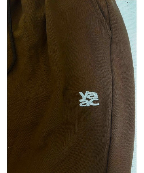 YACA(ヤーカ)の「Cutoff Logo Sweat PT/カットオフロゴスウェットパンツ【unisex item】(スウェットパンツ・レディース・モカ・FREE)」の13枚目の写真