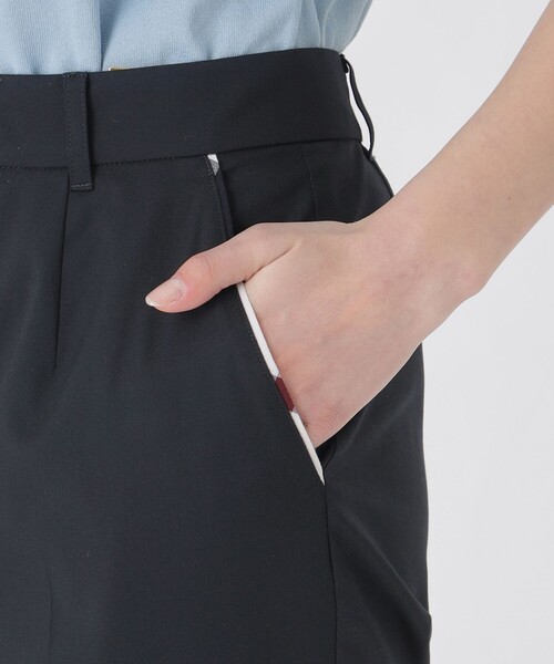 BLUE LABEL CRESTBRIDGE（ブルーレーベルクレストブリッジ）の「サイロスパンクリアツイルテーパードパンツ（その他パンツ・レディース・ベージュ/ダークネイビー・38/36）」の5枚目の写真