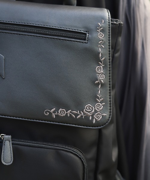 axes femme（アクシーズファム）の「撥水ナイロン刺繍使いリュック（バックパック/リュック・レディース・ブラック/ブルー・FREE）」の5枚目の写真