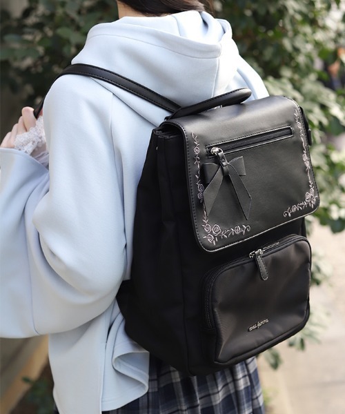 axes femme（アクシーズファム）の「撥水ナイロン刺繍使いリュック（バックパック/リュック・レディース・ブラック/ブルー・FREE）」の6枚目の写真