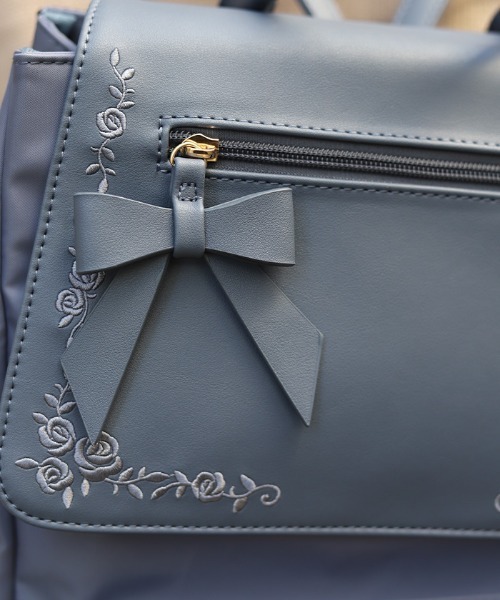 axes femme（アクシーズファム）の「撥水ナイロン刺繍使いリュック（バックパック/リュック・レディース・ブラック/ブルー・FREE）」の7枚目の写真