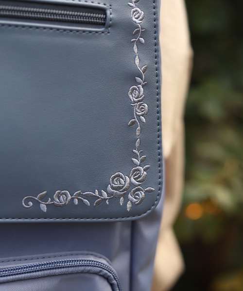 axes femme（アクシーズファム）の「撥水ナイロン刺繍使いリュック（バックパック/リュック・レディース・ブラック/ブルー・FREE）」の8枚目の写真