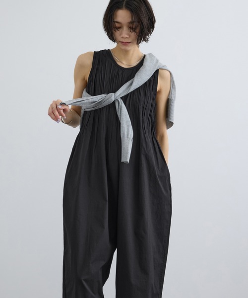 SALON adam et rope'（サロン アダム エ ロペ）の「【WEB限定】ハンドピンタックオールインワン / イージーケア（つなぎ/オールインワン・レディース・ブラック/ブルー・FREE）」の4枚目の写真