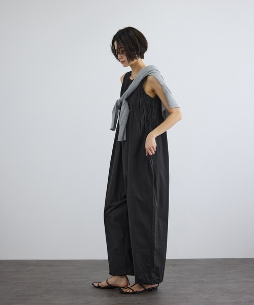 SALON adam et rope'（サロン アダム エ ロペ）の「【WEB限定】ハンドピンタックオールインワン / イージーケア（つなぎ/オールインワン・レディース・ブラック/ブルー・FREE）」の7枚目の写真
