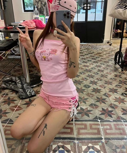 Ressaca(レサーカ)の「サイドレースアップローウエストデニムショートパンツ(デニムパンツ・レディース・ピンク/ホワイト/ブルー/ライトブルー/ブラック・L/M)」の15枚目の写真