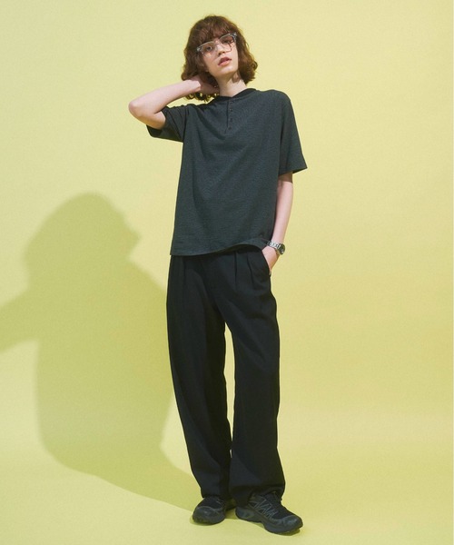Zooodle（ズードル）の「Border henley-neck T-shirt - ボーダーヘンリーネックTシャツ -（Tシャツ/カットソー・メンズ・グリーン/ブラック・MEDIUM/LARGE）」の5枚目の写真