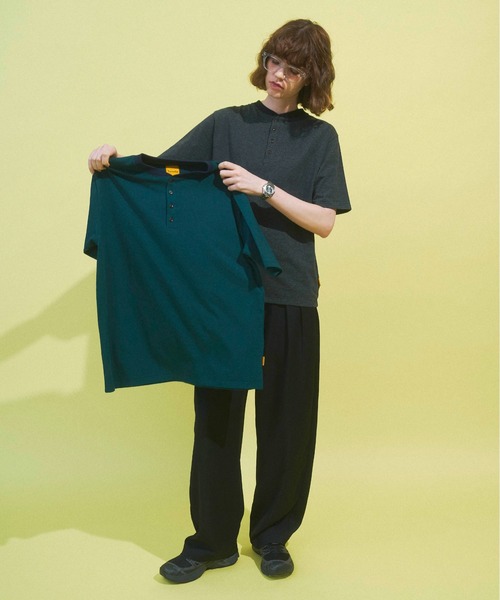 Zooodle（ズードル）の「Border henley-neck T-shirt - ボーダーヘンリーネックTシャツ -（Tシャツ/カットソー・メンズ・グリーン/ブラック・MEDIUM/LARGE）」の9枚目の写真