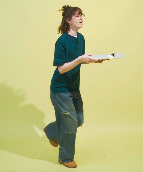 Zooodle(ズードル)の「Border henley-neck T-shirt - ボーダーヘンリーネックTシャツ -(Tシャツ/カットソー・メンズ・グリーン/ブラック・MEDIUM/LARGE)」の12枚目の写真