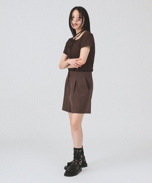Ray BEAMS(レイビームス)の「1タック ショート パンツ(その他パンツ・レディース・ダークブラウン/ブラック・0/1)」の8枚目の写真