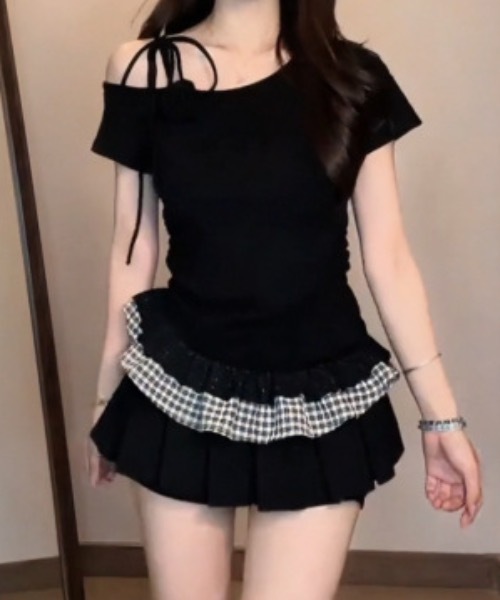 Teem Store(チームストア)の「ワンショルダー裾チェック 切り替えペプラムTシャツ 肩ヒモ(Tシャツ/カットソー・レディース・ホワイト/ブラック・F)」の4枚目の写真