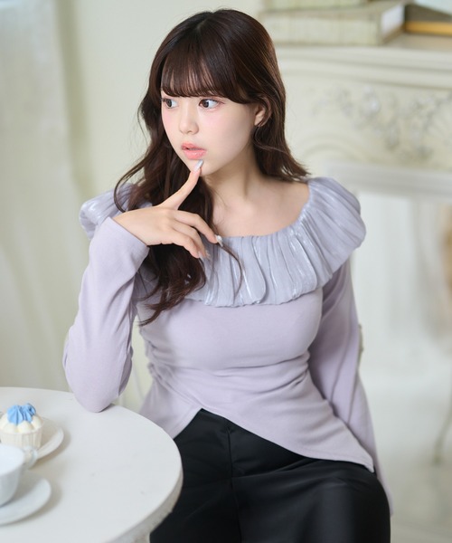 Anely（アネリー）の「イレギュラー ヘム オフショル デザイン トップス（Tシャツ/カットソー・レディース・イエロー/パープル/アイボリー・FREE）」の2枚目の写真