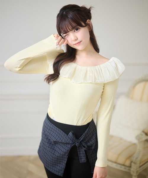 Anely（アネリー）の「イレギュラー ヘム オフショル デザイン トップス（Tシャツ/カットソー・レディース・イエロー/パープル/アイボリー・FREE）」の3枚目の写真