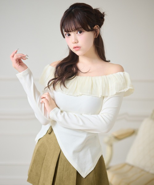 Anely（アネリー）の「イレギュラー ヘム オフショル デザイン トップス（Tシャツ/カットソー・レディース・イエロー/パープル/アイボリー・FREE）」の4枚目の写真