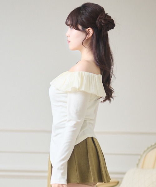 Anely（アネリー）の「イレギュラー ヘム オフショル デザイン トップス（Tシャツ/カットソー・レディース・イエロー/パープル/アイボリー・FREE）」の7枚目の写真