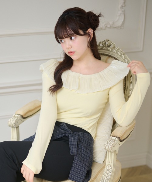 Anely（アネリー）の「イレギュラー ヘム オフショル デザイン トップス（Tシャツ/カットソー・レディース・イエロー/パープル/アイボリー・FREE）」の13枚目の写真