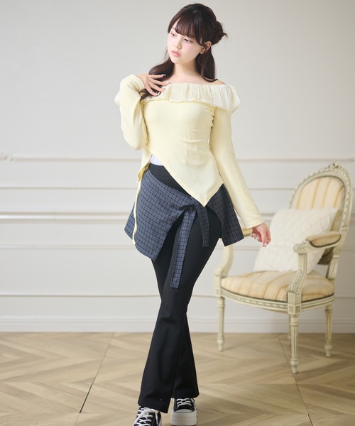 Anely（アネリー）の「イレギュラー ヘム オフショル デザイン トップス（Tシャツ/カットソー・レディース・イエロー/パープル/アイボリー・FREE）」の14枚目の写真