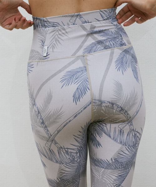 Julier Yoga and Relax(ジュリエヨガアンドリラックス)の「Julier palm treeプリントスーパーハイレギンス(レギンス/スパッツ・レディース・ベージュ/オレンジ/ホワイト・0/1/2)」の8枚目の写真