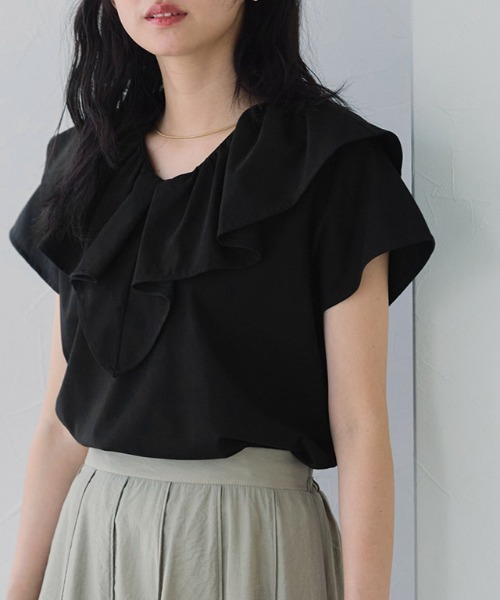 Pierrot(ピエロ)の「【イージーケア】フリルデザインカットソー(Tシャツ/カットソー・レディース・ブラック/チャコール/ネイビー/オフホワイト・L/M)」の1枚目の写真