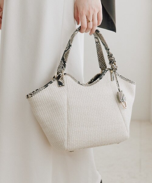 RIVE DROITE（リヴドロワ）の「予約【ショルダーストラップ付き】レザーパイピングミニトート（ハンドバッグ・レディース・ブラック/アイボリー/ベージュ・FREE）」の3枚目の写真