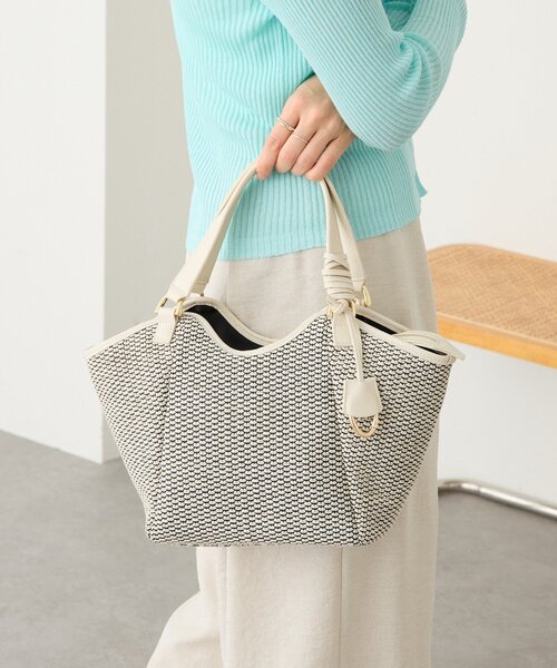 RIVE DROITE（リヴドロワ）の「予約【ショルダーストラップ付き】レザーパイピングミニトート（ハンドバッグ・レディース・ブラック/アイボリー/ベージュ・FREE）」の2枚目の写真