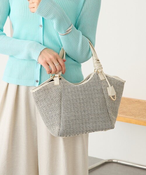 RIVE DROITE（リヴドロワ）の「予約【ショルダーストラップ付き】レザーパイピングミニトート（ハンドバッグ・レディース・ブラック/アイボリー/ベージュ・FREE）」の4枚目の写真