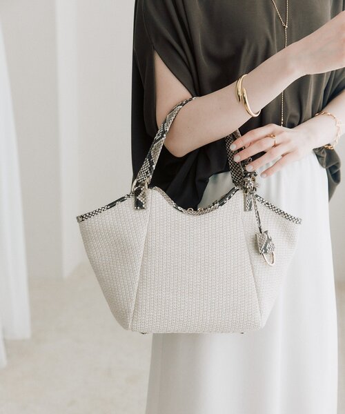 RIVE DROITE（リヴドロワ）の「予約【ショルダーストラップ付き】レザーパイピングミニトート（ハンドバッグ・レディース・ブラック/アイボリー/ベージュ・FREE）」の17枚目の写真