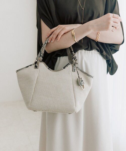 RIVE DROITE（リヴドロワ）の「予約【ショルダーストラップ付き】レザーパイピングミニトート（ハンドバッグ・レディース・ブラック/アイボリー/ベージュ・FREE）」の19枚目の写真