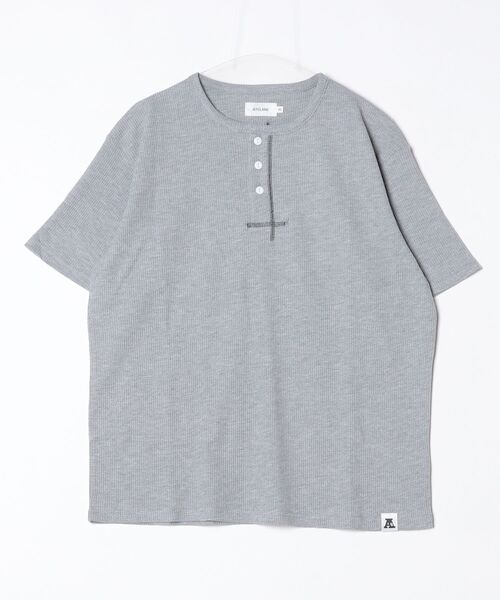 ATELANE(アテレーン)の「ATELANE /ワッフルヘンリーネック/コンパクトサイズ(Tシャツ/カットソー・メンズ・グレー・MEDIUM/LARGE/X-LARGE)」の8枚目の写真