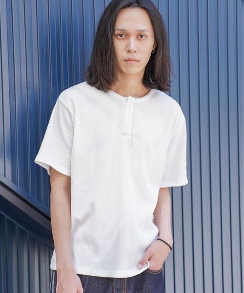 ATELANE(アテレーン)の「ATELANE /ワッフルヘンリーネック/コンパクトサイズ(Tシャツ/カットソー・メンズ・グレー・MEDIUM/LARGE/X-LARGE)」の9枚目の写真