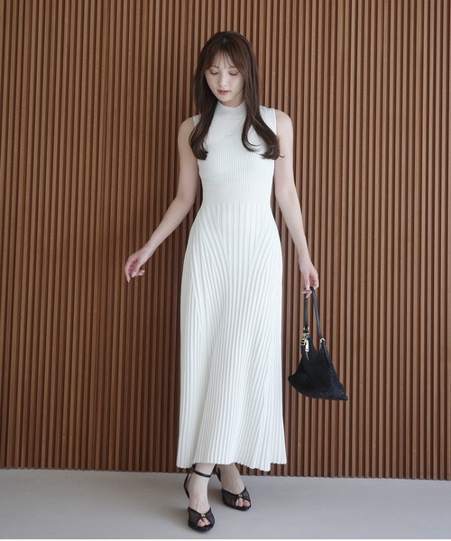 EIMY ISTOIRE(エイミーイストワール)の「BACK RIBBON KNIT DRESS(ワンピース・レディース・ホワイト/ブラック/ライトピンク・38/36/34)」の2枚目の写真