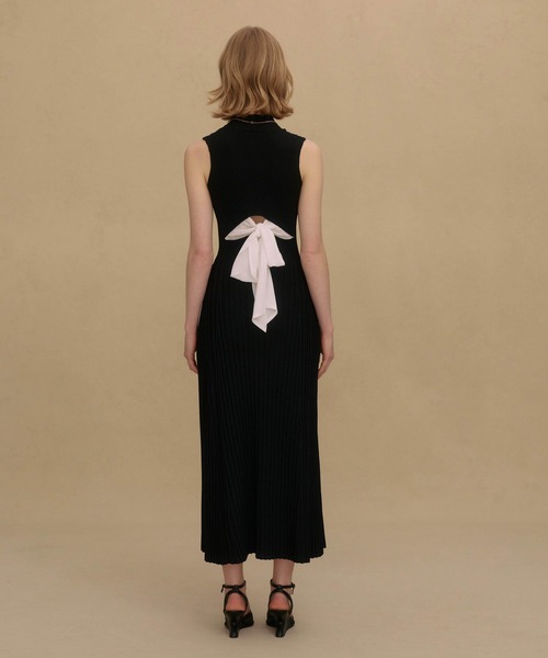 EIMY ISTOIRE(エイミーイストワール)の「BACK RIBBON KNIT DRESS(ワンピース・レディース・ホワイト/ブラック/ライトピンク・38/36/34)」の5枚目の写真